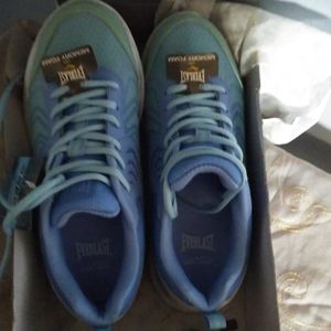 NWT Everlast Walking Shoes